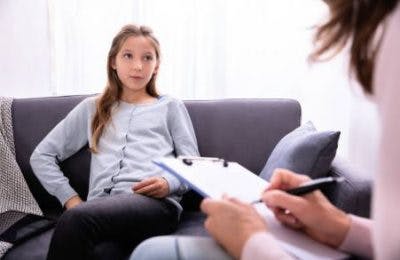 患有腦癱的年輕女孩解決心理健康問(wèn)題 患有腦癱的年輕女孩解決心理健康問(wèn)題