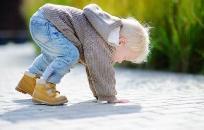 幼兒試圖站起來(lái)可能顯示出幼兒腦癱的跡象 幼兒試圖站起來(lái)可能顯示出幼兒腦癱的跡象