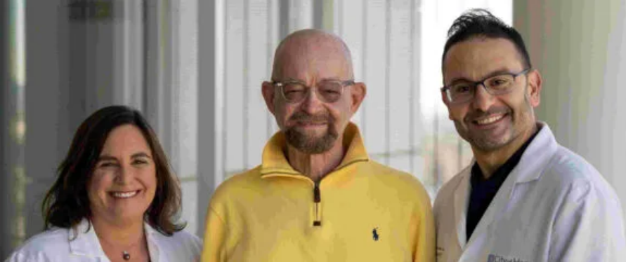 圖：埃德蒙茲（中）第五個(gè)接受干細胞移植的HIV患者