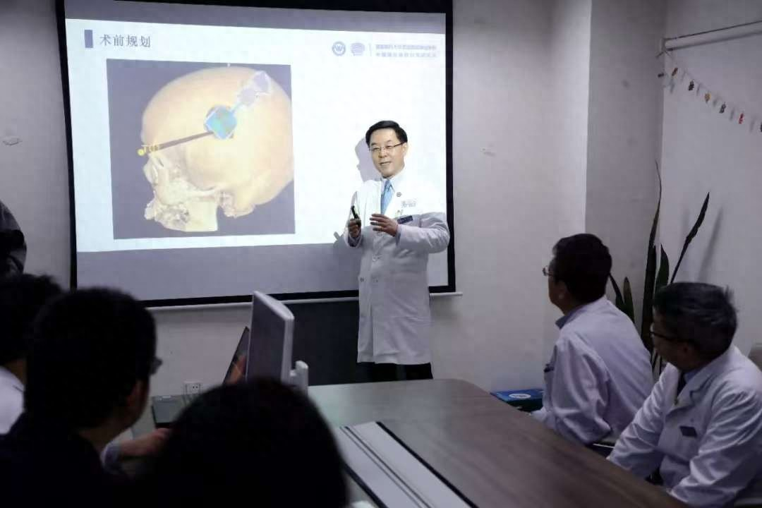 全球首例無(wú)線(xiàn)植入式中文語(yǔ)言腦機接口，成功幫助因漸凍癥導致失語(yǔ)的患者重建交流能力